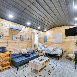 Hot Tub, Fire Pit: Lake-View Catlettsburg Getaway!, hotel a Catlettsburg