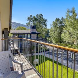 Spacious Top Floor Condo Aspen, hotel sa Aspen