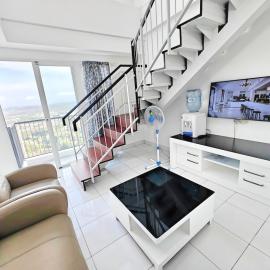 Cozy 1BR Casa De Parco Apt with Pool & Gym, hotell i Samporo