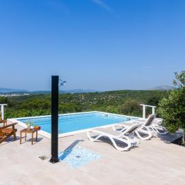 Family friendly house with a swimming pool Zedno, Ciovo - 23762