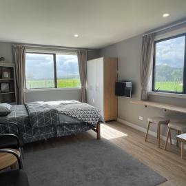Self check-in studio with bathroom, Hotel in Te Miro