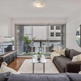 Darling Harbour 2BR Retreat with Spacious Balcony