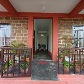 Krang Suri Home Stay, hotel a Jarain