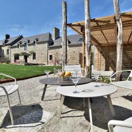Esprit Famille - Grand Jardin, hótel í Dinan
