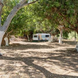 West nest caravan، فندق في Sfinárion