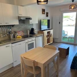 Au cœur de Lacanau Océan Appartement neuf avec parking, hotel in Lacanau-Océan