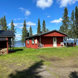 Camp Caroli Family House, hotel i Jukkasjärvi