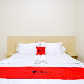 RedDoorz at Dewanti Syariah near Stasiun Tulungagung, hotell i Tulungagung