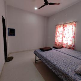 Aadishkti bhakt nivas only for family, hotel in Tuljapur