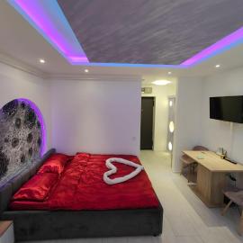 Luna Room