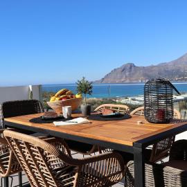 One Luxury House Above The Sea