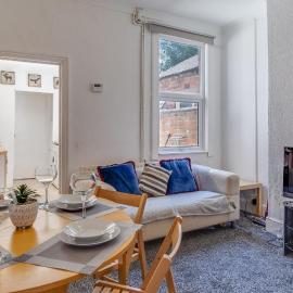 StayZo House Accommodation- Coventry Free Parking