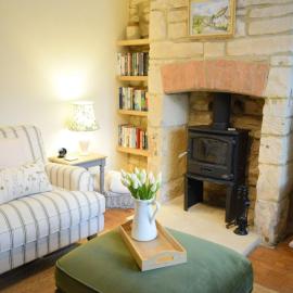 Cosy Cotswold Cottage with Woodburner, Sleeps 4!