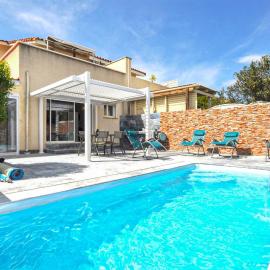 Amazing Home In Alénya, Hotel in Alénya