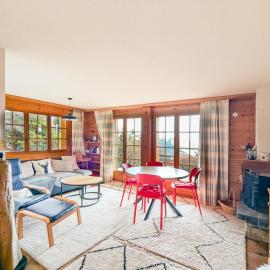 Centered Ski/Swim Ap. w/ private yard & fireplace