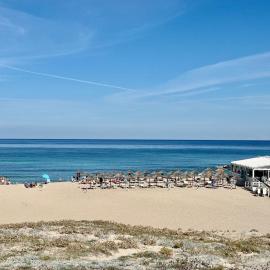 Appartamenti Magnolie-La pineta A SOLI 100 m DALLA SPIAGGIA, hotel in Valledoria
