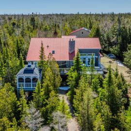 45 Degrees North Waterfront & Hot Tub, Hotel in Tobermory