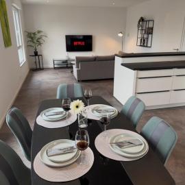 Luxus-Penthouse mit Terrasse & Klima, hotell i Siegburg