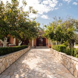 Anthoula's garden apartments