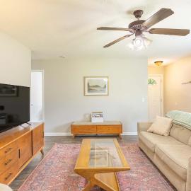 Cozy and Contemporary Villa 1 Mile from GSU, hotel in Statesboro