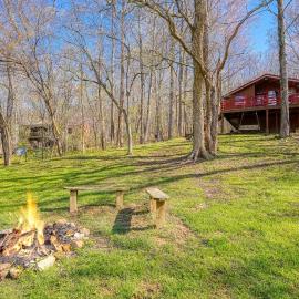Wyandot Woods - Squirrels Nest, hotel u gradu Laurelville
