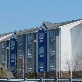 Microtel Inn & Suites by Wyndham Wheeling at The Highlands, ξενοδοχείο σε Triadelphia
