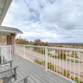 Viesnīca Inviting Great Falls Home w/ Wraparound Deck! pilsētā Greitfolsa
