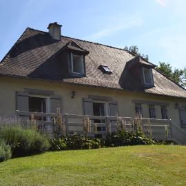 Maison familiale de campagne, hotel in Marsaneix