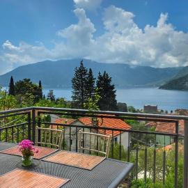 Apartment Mint&Rose, Hotel in Risan