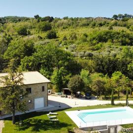 Sophie Deluxe House ONLY 6 km FROM THE SEA