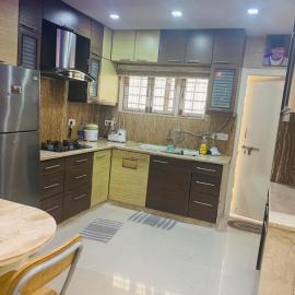 2bhk house at 1st floor fully furnished, with ACs