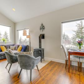 Scenic & Cozy 'Sweet Northern Comfort' in Homer!, hotel in Homer