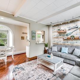 1/2 Mi to Beach & Lake Michigan: Condo w/ Pool!, hotel in South Haven