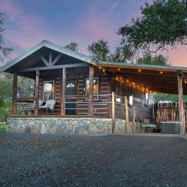 Broken Arrow - Private Escape Hot Tub & Fire Pit, hotel Crabapple-ben