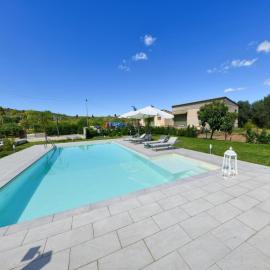 Villa with private pool, hotel a Floridia