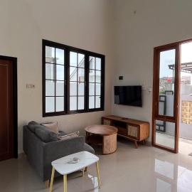 Omah Gedongan Homestay, hotel v destinaci Sawahan