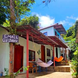 The Small Guest House, hotel a l'illa de Koh Rong