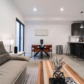 Unit 1 Stylish Studio with King Bed and Sofa Bed