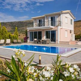 Kanfis villa with panoramic view: Galaxidi şehrinde bir otel