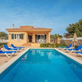 Villa Francisca, hotel in Sa Caleta