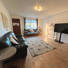 Cozy 2 bedrooms with private parking space and garden