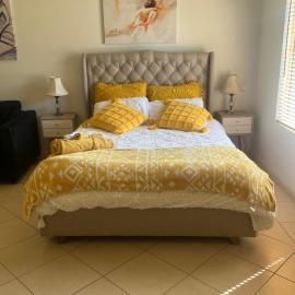 Wine & Waves Hideaway!, hotel u gradu Morphett Vale