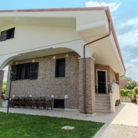 Casa Gaia - Villetta a pochi passi da Roma, hotel a Ciampino