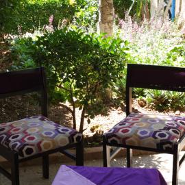 Cozy Home with a Lovely Garden, hotel in Jurf ad Darāwīsh