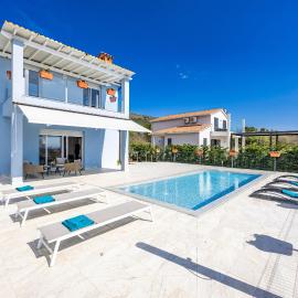 Villa Novtek Istria with Private Heated Pool, Hotel in Diminići