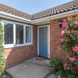 Cobbles End by Winterton Cottages, hotel in Winterton-on-Sea