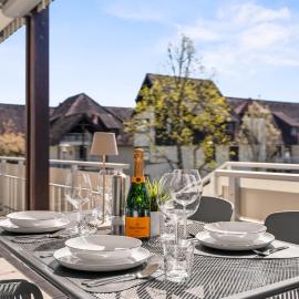 STAYS Hafenblick direkt am See, hotel in Hagnau