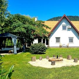 Villa Prima Wellness Badacsony, hotel in Badacsonytomaj