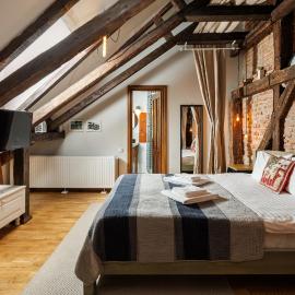 Wood House Republicii, Hotel in Braşov