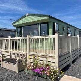Cambrian Rio Caravan, hotel in Ynys-lâs Station
